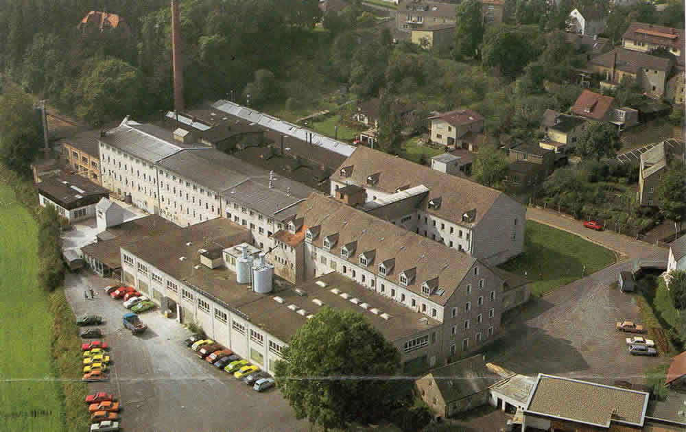 Luftaufnahme des im Album als C. M. Arzberg bezeichneten Werks.