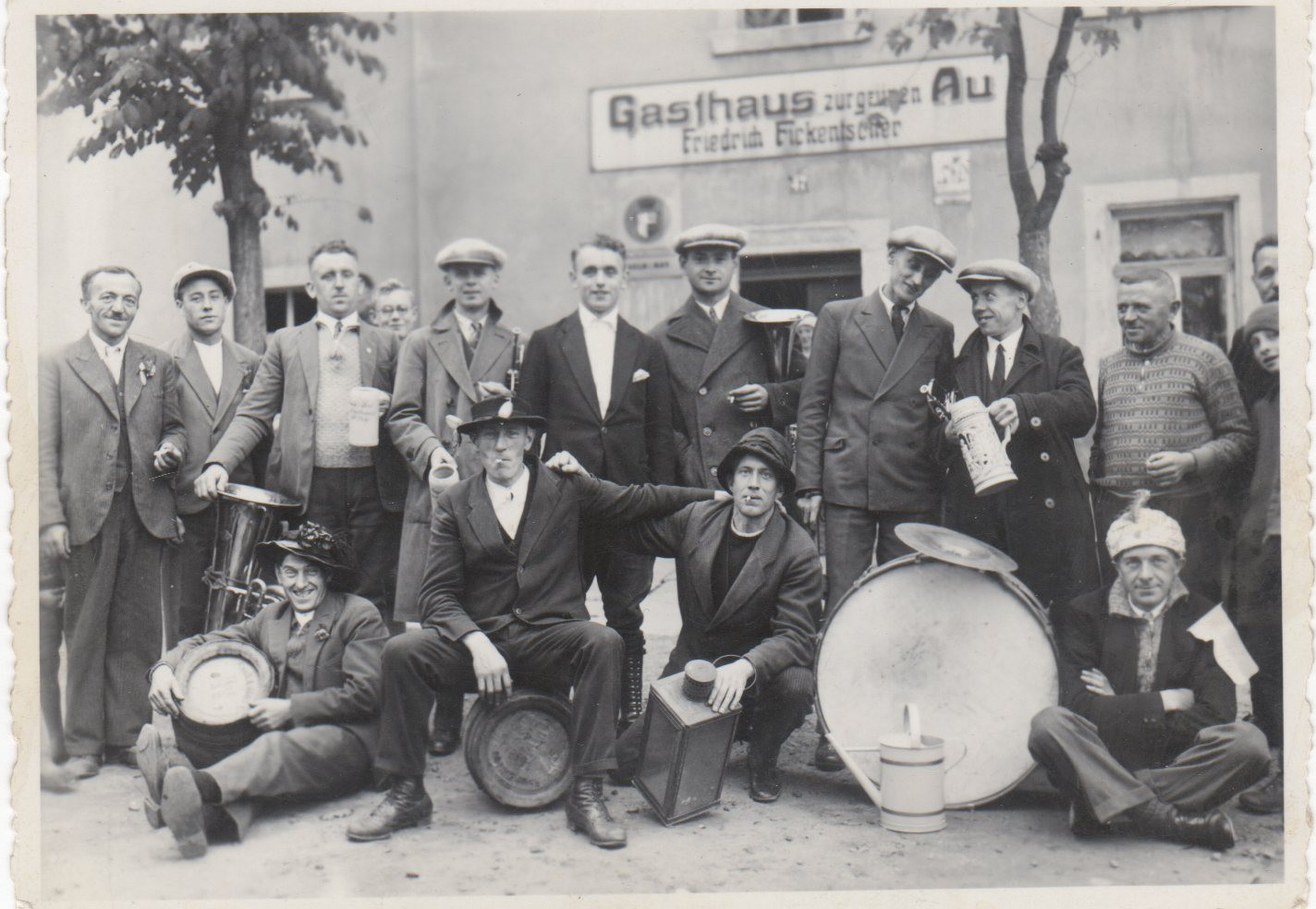 Historische Musikgruppe vor der Grünen Au in Erkersreuth