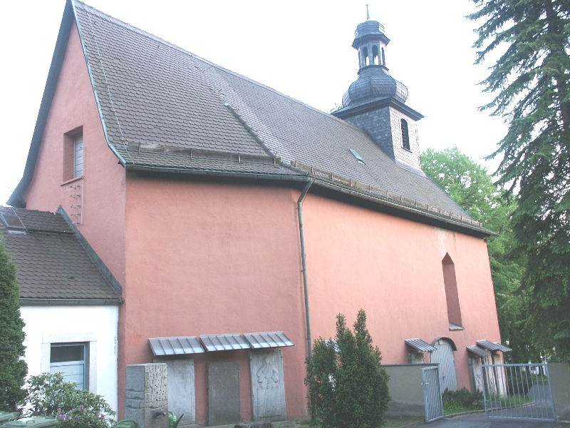 Gottesackerkirche und historische Grabplatten in Selb