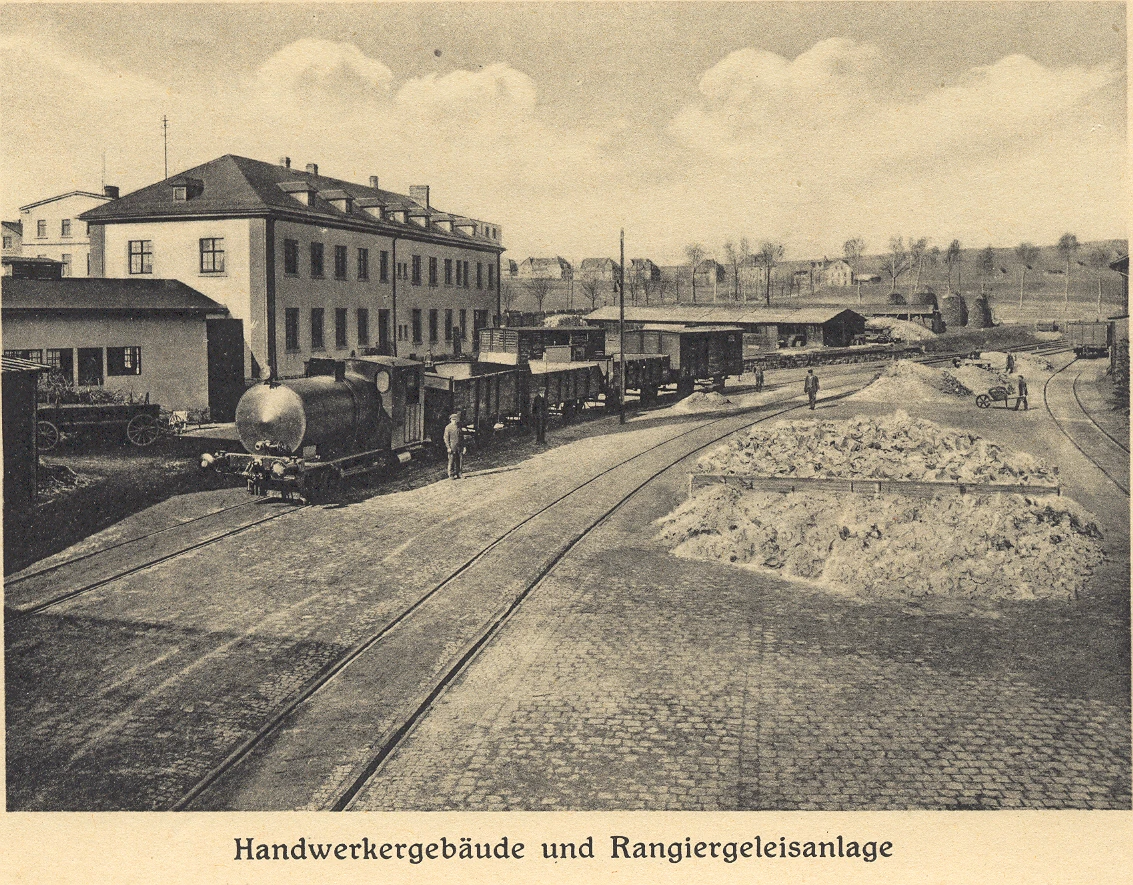 Historische Ansicht von Fabrik, Industriegleisen, Güterwagen und Ziegeleianlage des Heinrich-Bestands 1921.