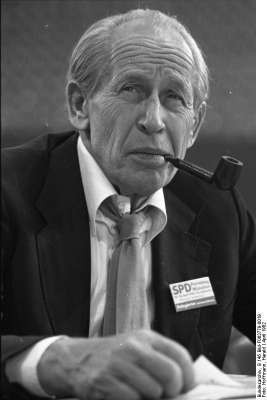 Philip Rosenthal mit Pfeife beim SPD-Parteitag in München im April 1982.