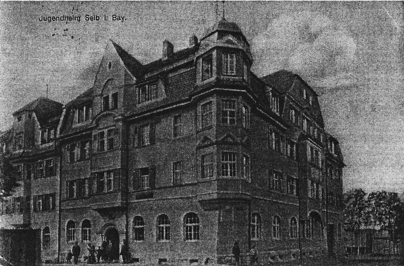 Historische Ansicht des Jugendheims Selb an der Friedrich-Ebert-Straße 35 mit polygonalem Eckerker und Zwiebeldach.