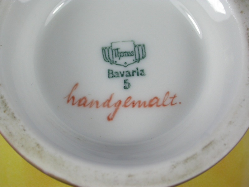 Bodenmarke eines Porzellanstücks mit Thomas-Zeichen, Bavaria und dem handschriftlichen Zusatz handgemalt.